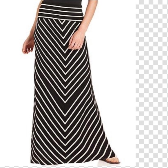 Calvin Klein Dresses & Skirts - Calvin Klein Chevron print Maxi Skirt